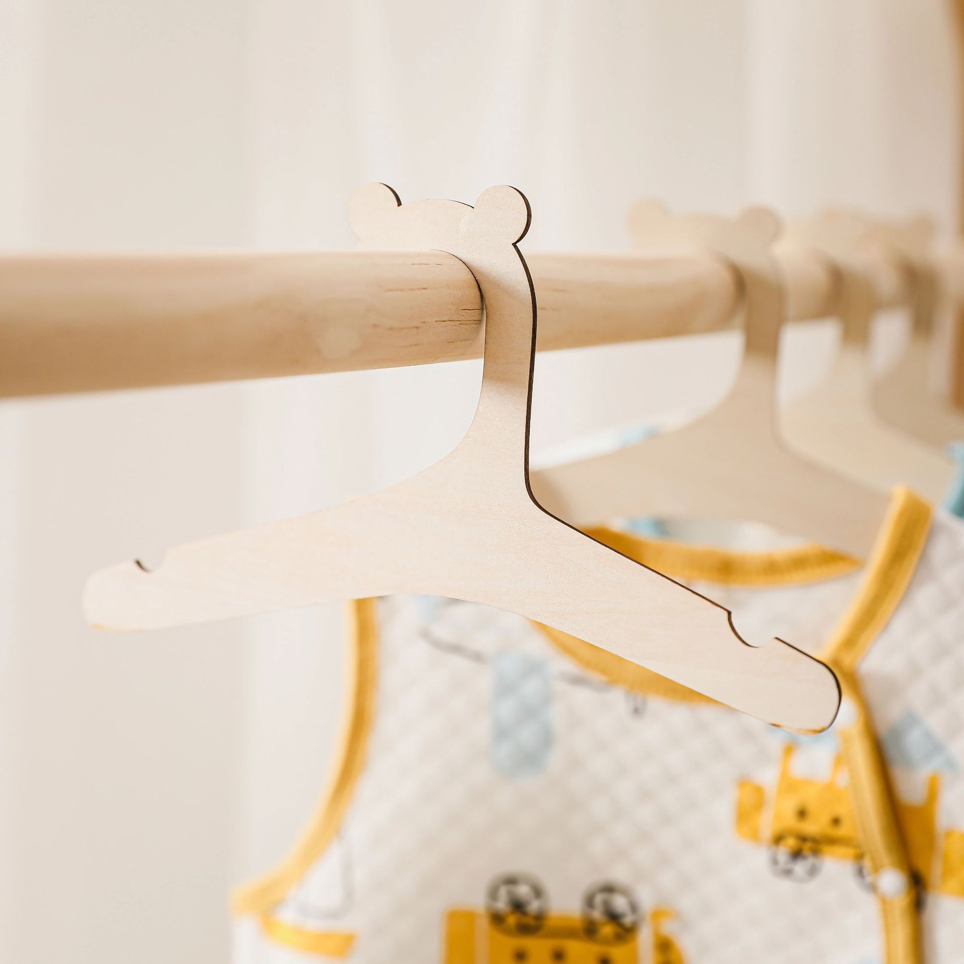 5/10 Buah Gantungan Bayi Kayu  - Baby Clothing Hanging Rack ulasan dan harga